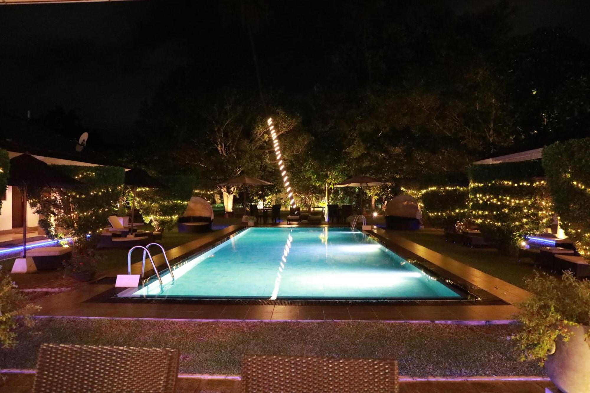 Swanee Grand Hotel Negombo Eksteriør billede