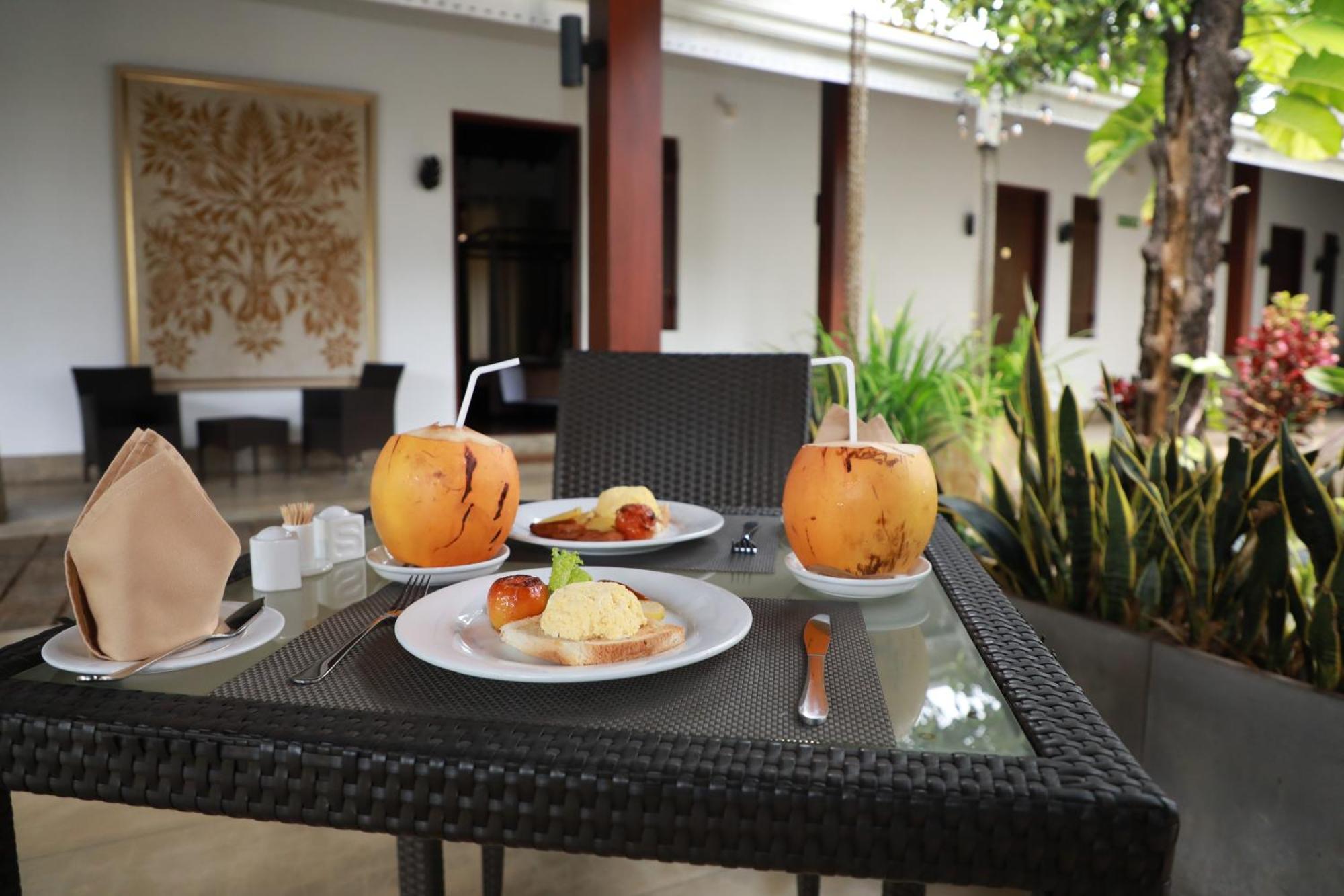 Swanee Grand Hotel Negombo Eksteriør billede